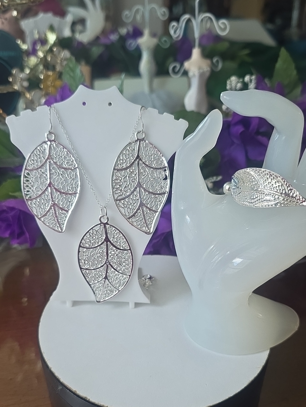 Silver Leaf Pendant Necklace and Bracelet Set - Silver